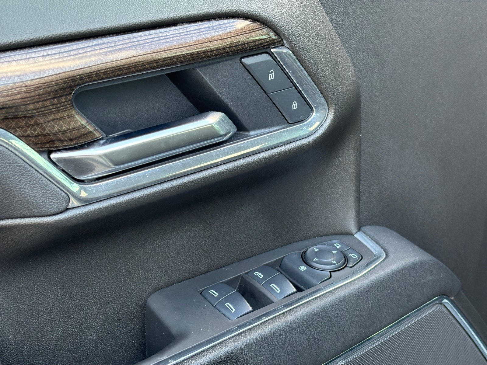 Used 2025 Gray Chevrolet RST image 17