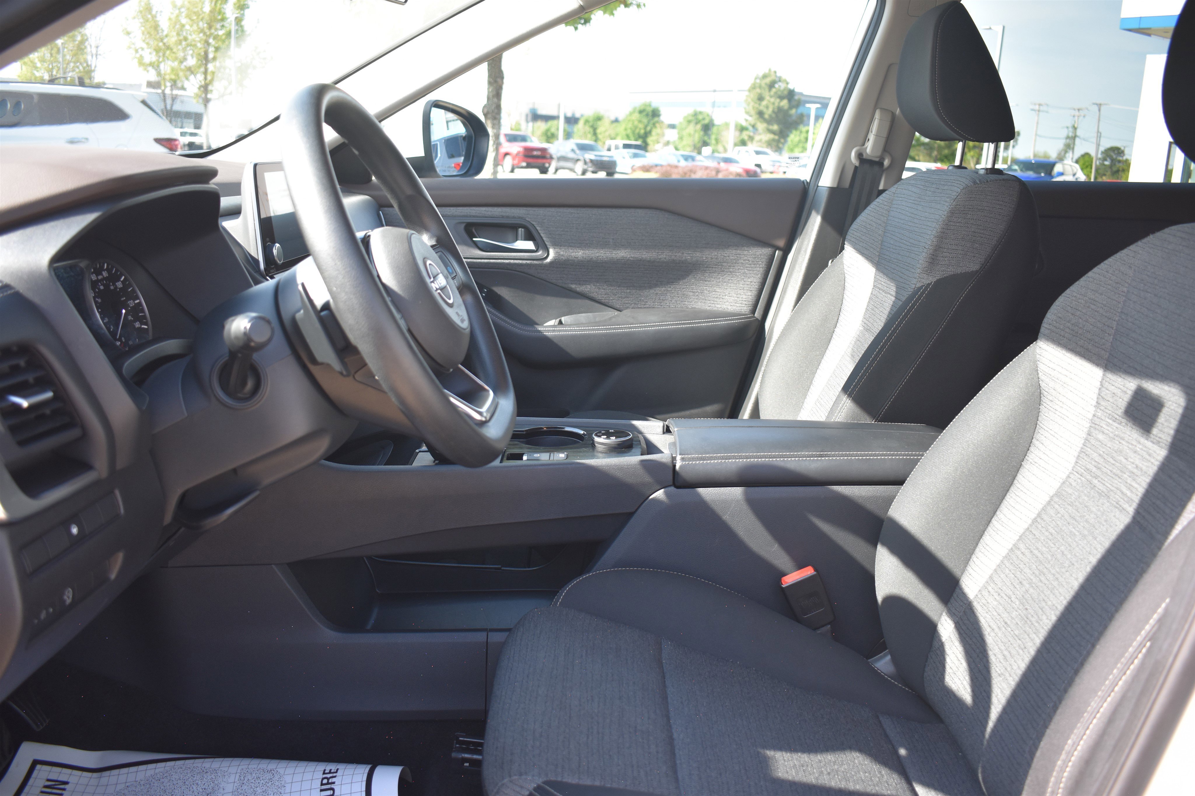 2023 Nissan Rogue SV - Photo 14