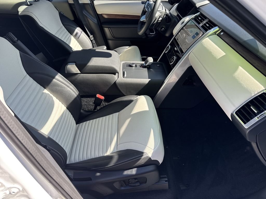 Used 2025 White Land Rover S image 13