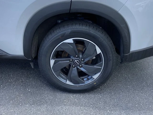 2025 Nissan Rogue SV - Photo 11