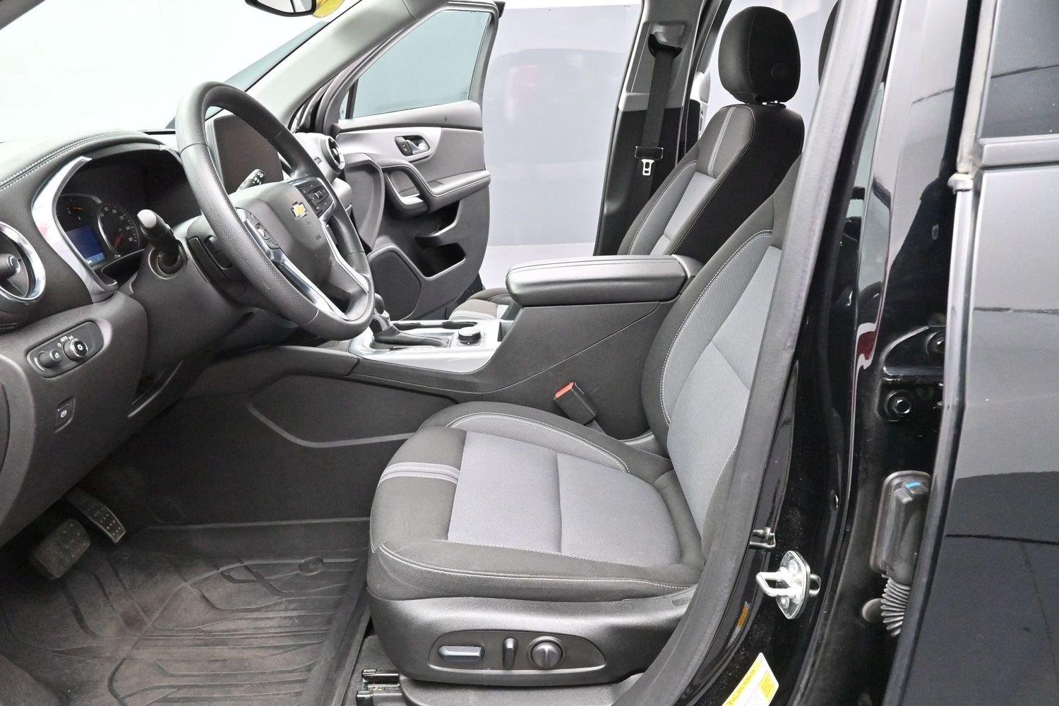 Used 2023 BLACK Chevrolet LT image 15