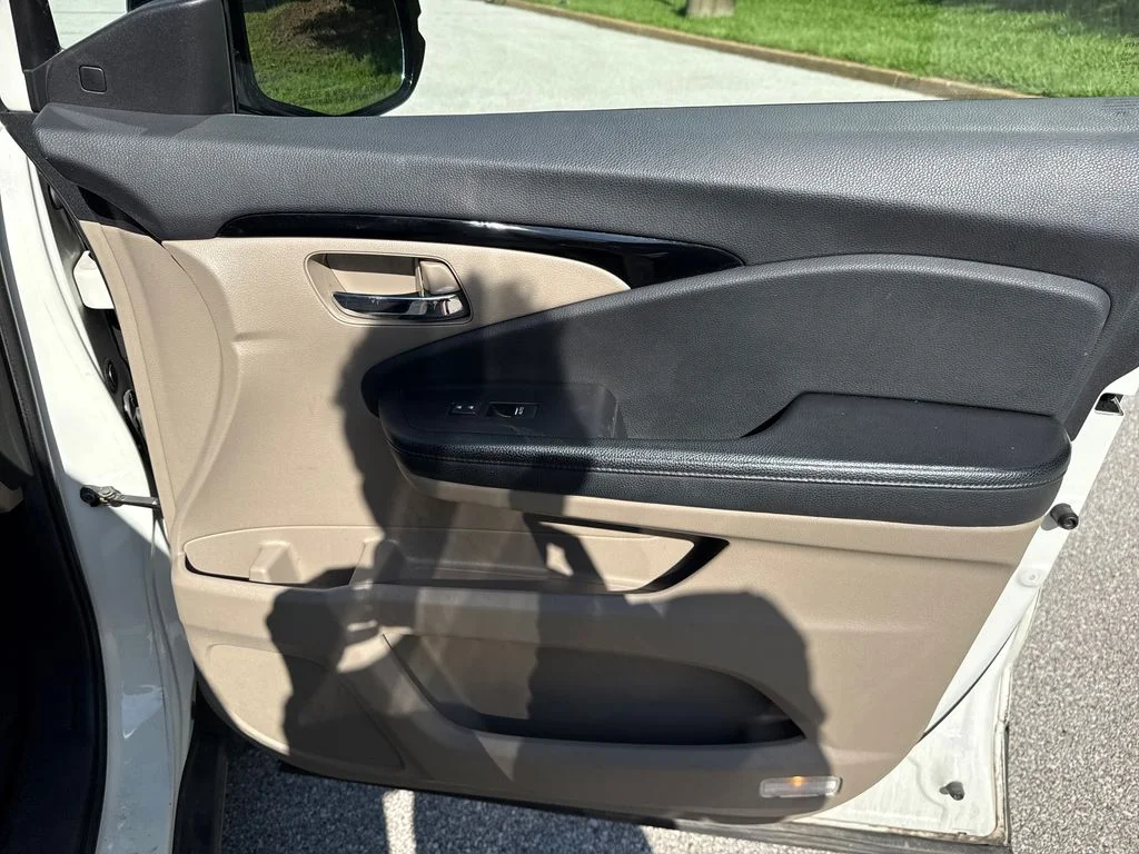 Used 2019  Honda Touring image 29