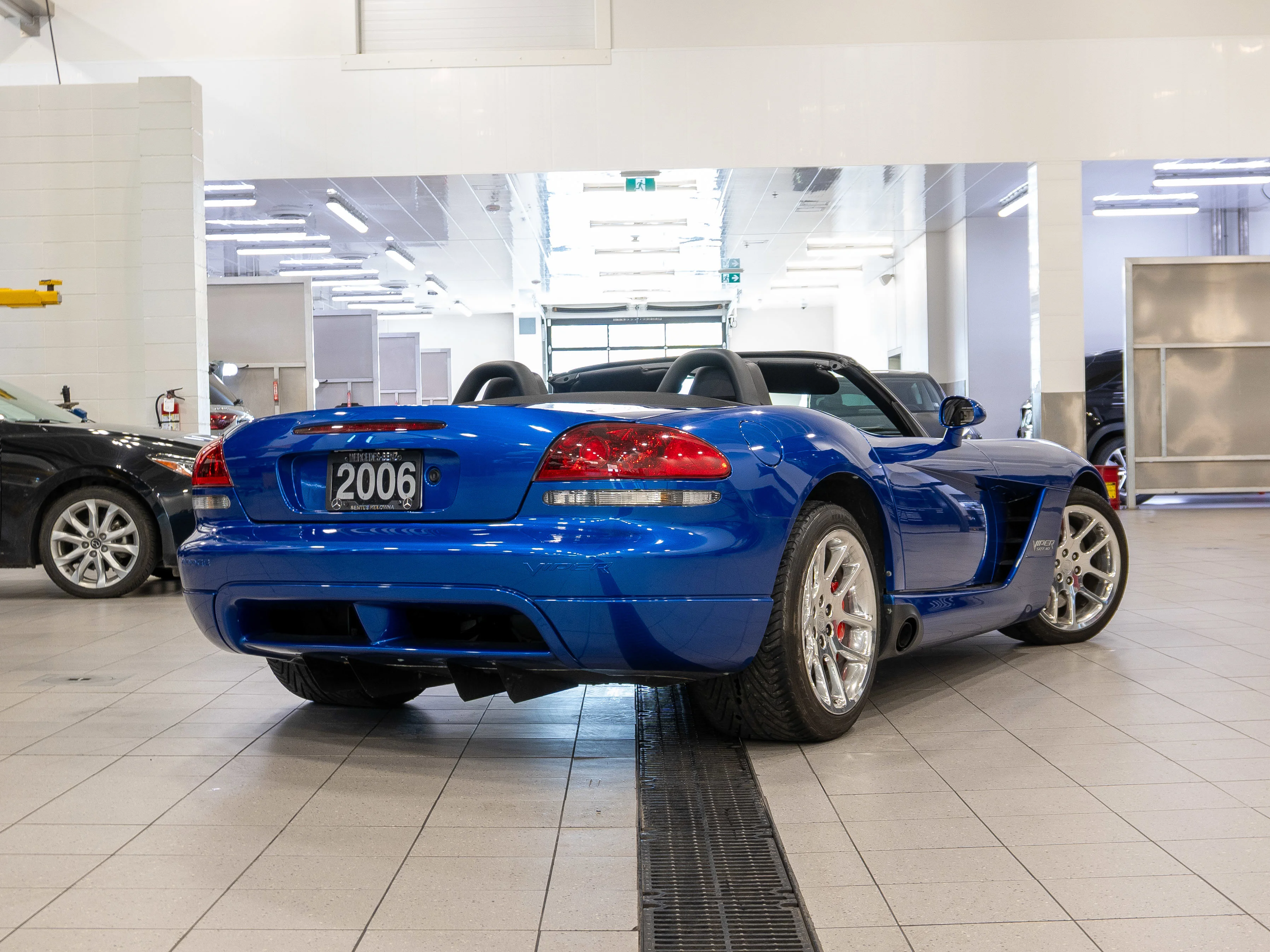 Used 2006 Viper Blue Dodge SRT10 image 3
