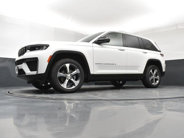 New 2026 Bright White Clear-Coat Exterior Paint Jeep Limited image 21