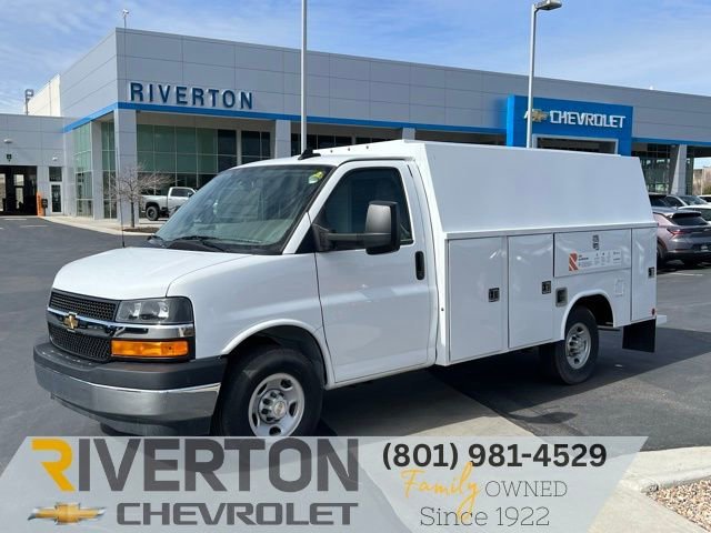 2025 Chevrolet Express Cutaway 3500 1WT