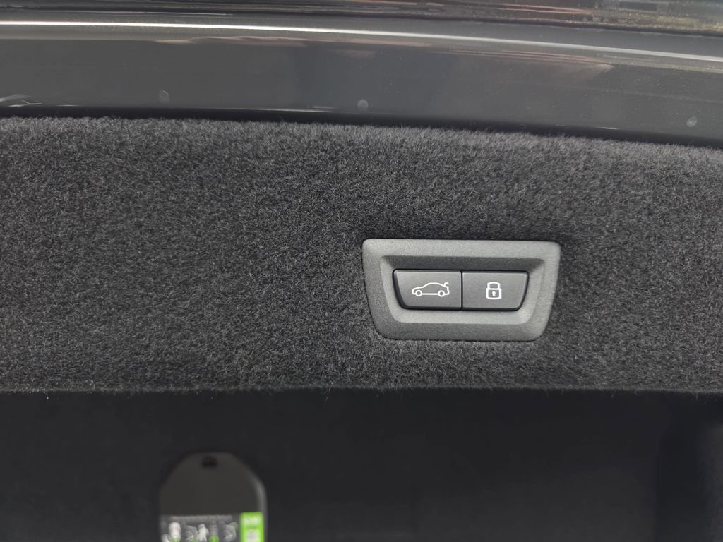 2026 BMW 7 Series 750e - Photo 13