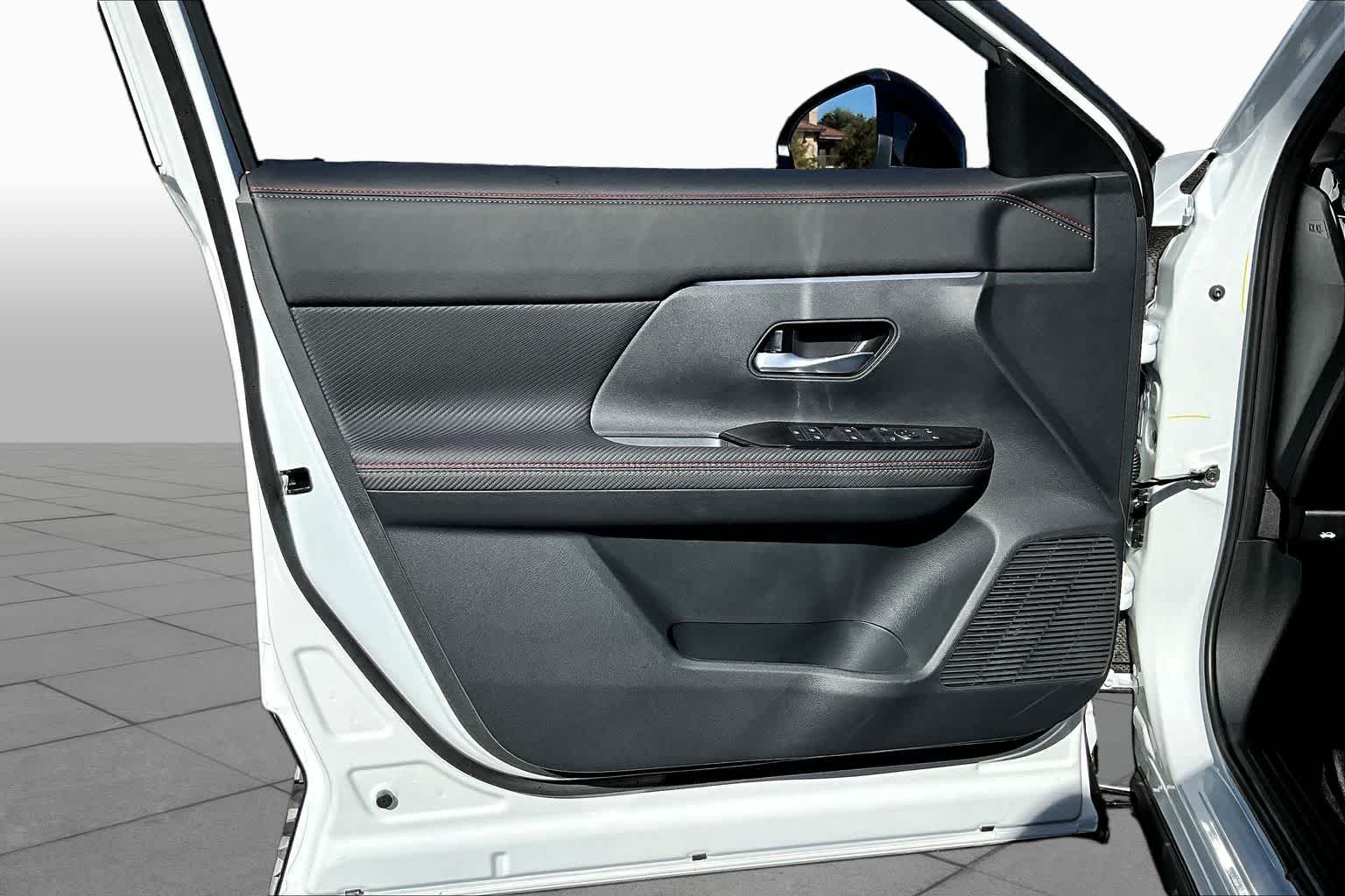 2026 Nissan KICKS SR - Photo 10