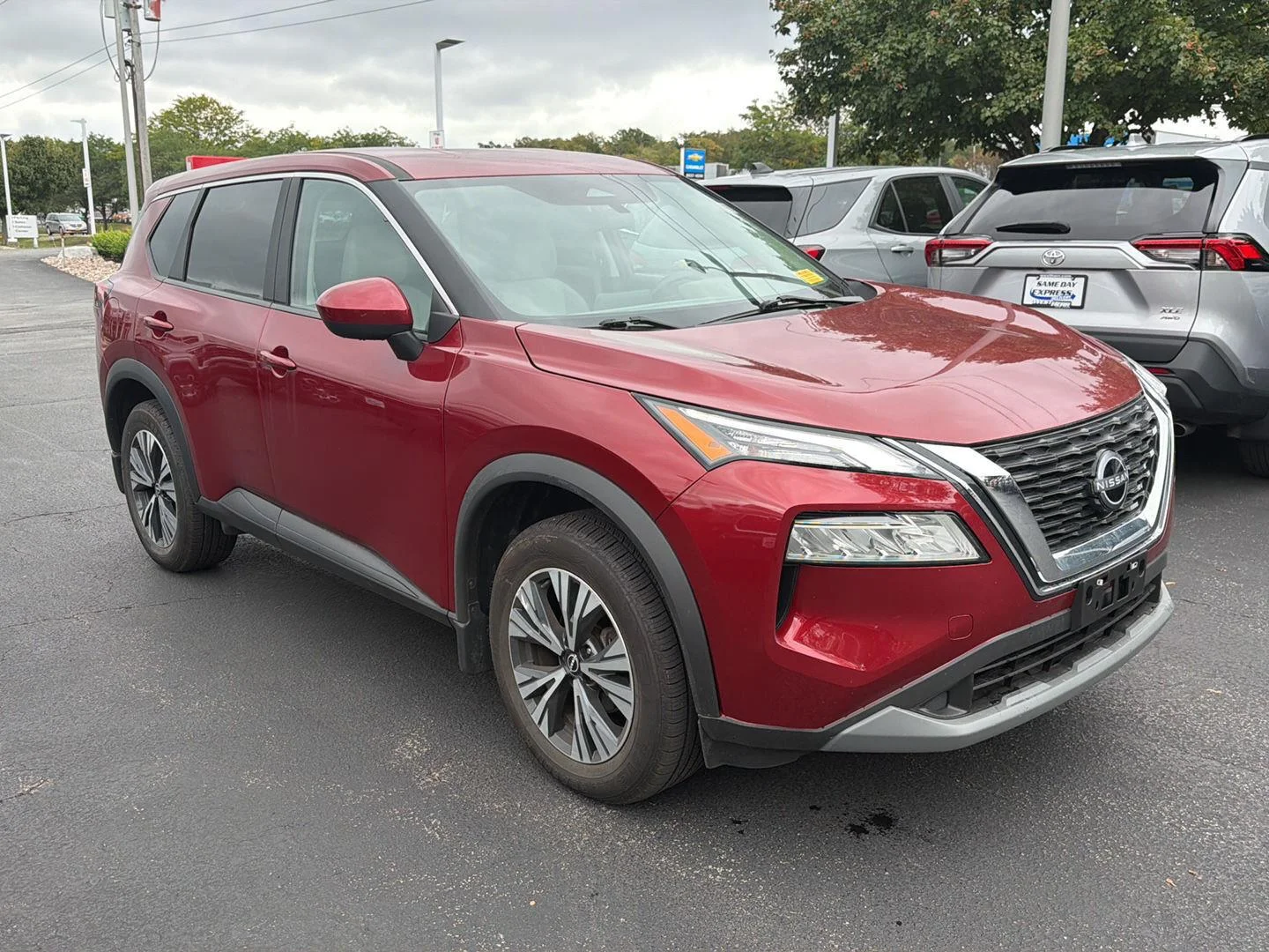 Used 2023 Scarlet Ember Tintcoat Nissan SV image 3