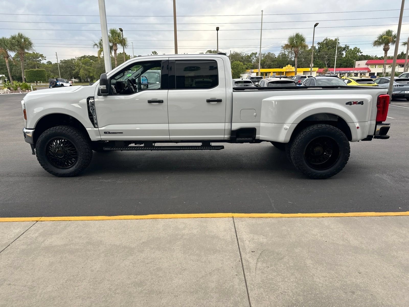 Used 2026 Oxford White Ford XLT image 6