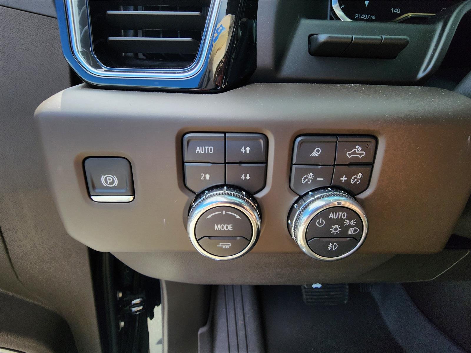 Used 2025 Onyx Black GMC Denali image 18