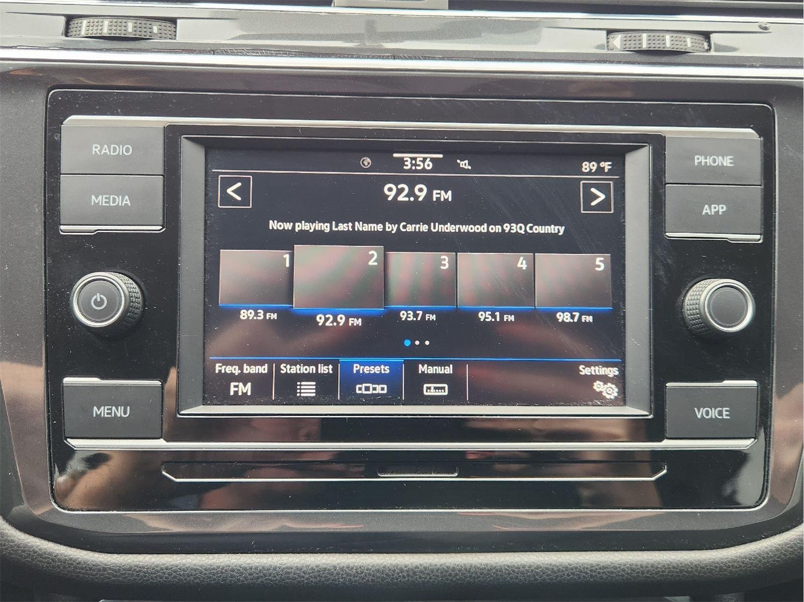2020 Volkswagen Tiguan photo 16 of 32