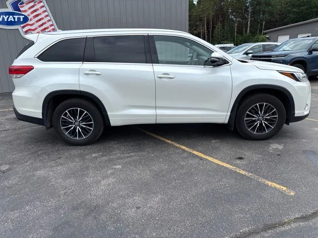 Used 2018 Blizzard Pearl Toyota Limited image 8