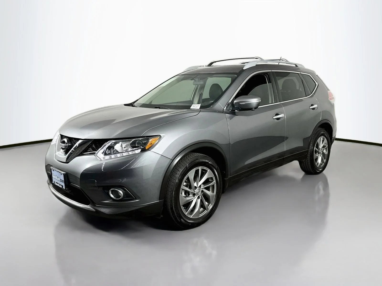 Used 2015 Gun Metallic Nissan SL image 3