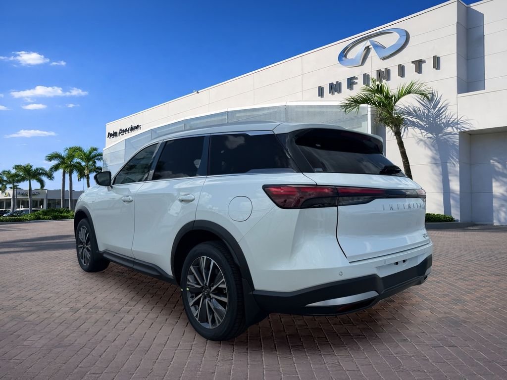 New 2027 RADIANT WHITE INFINITI Luxe FWD image 5