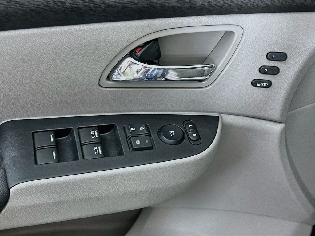 Used 2014 Obsidian Blue Pearl Honda Touring image 19