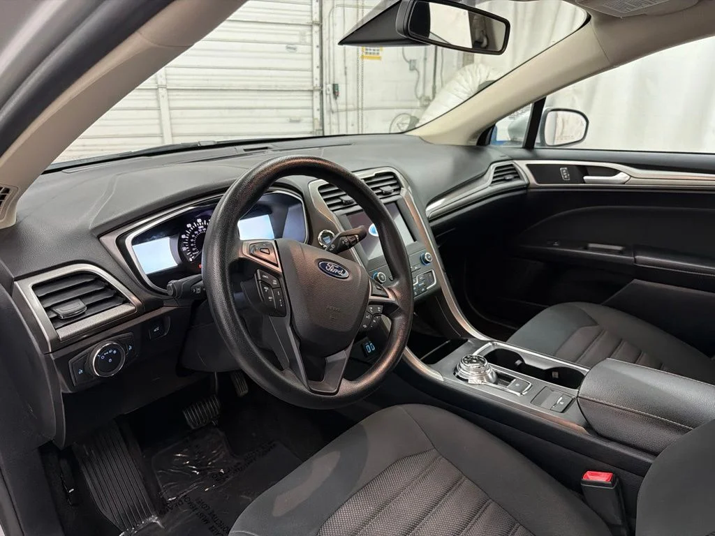 Used 2019 Silver Ford SE image 14