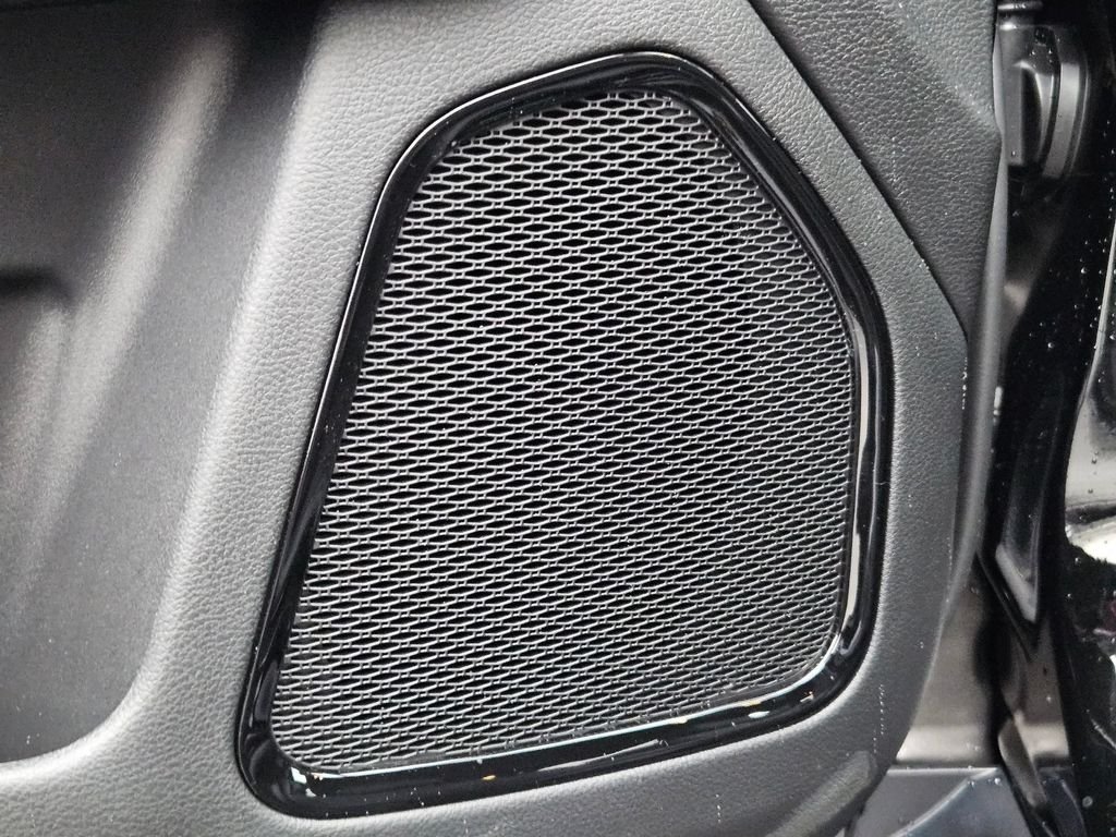 Used 2026 Diamond Black Crystal Pearlcoat Jeep Trailhawk image 11