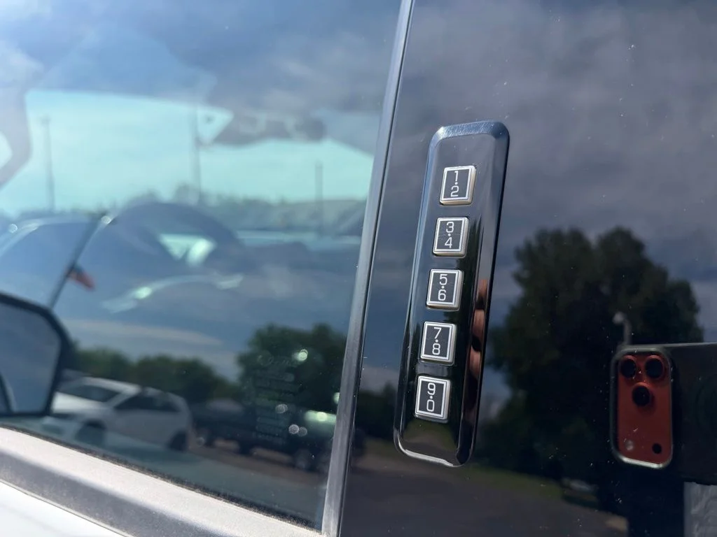 Used 2018  Ford Raptor image 19