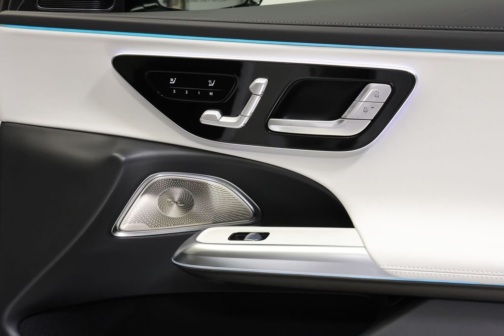New 2027 MANUFAKTUR Moonlight White Magno Mercedes-Benz E 53 AMG® image 47