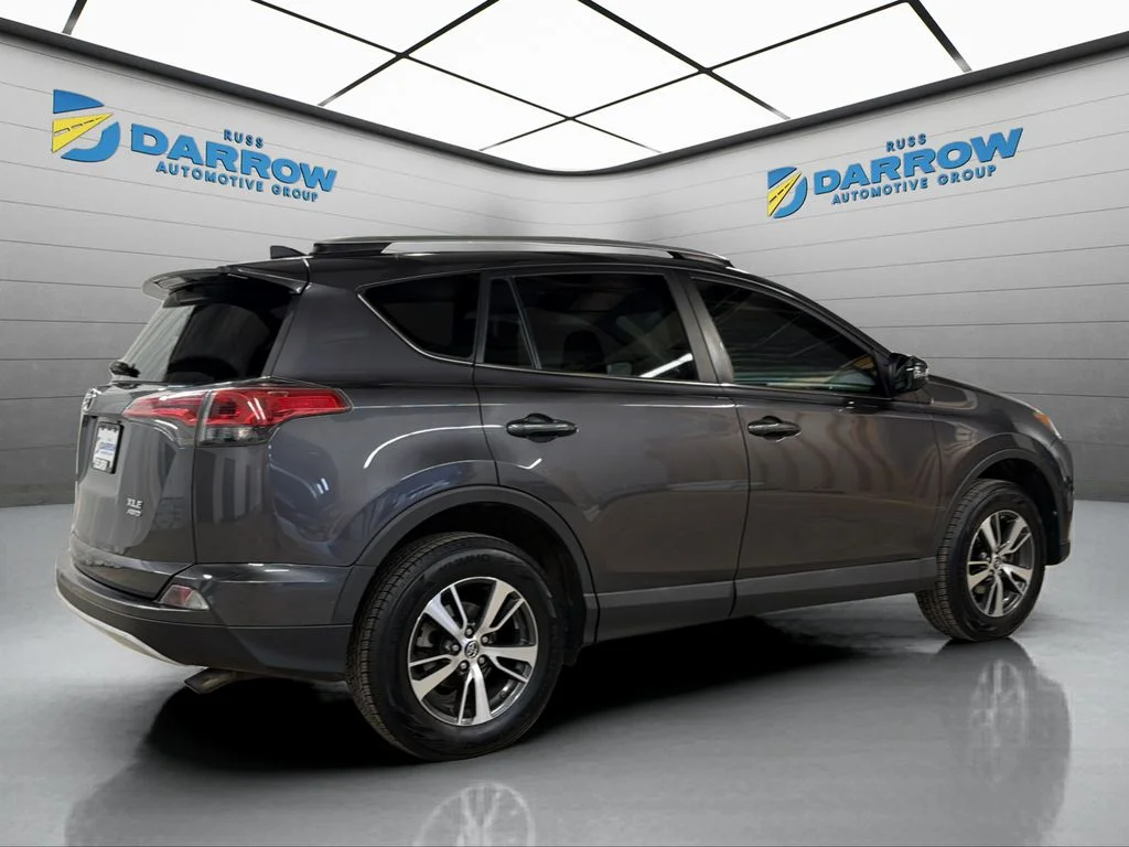 Used 2016 Gray Toyota XLE image 5