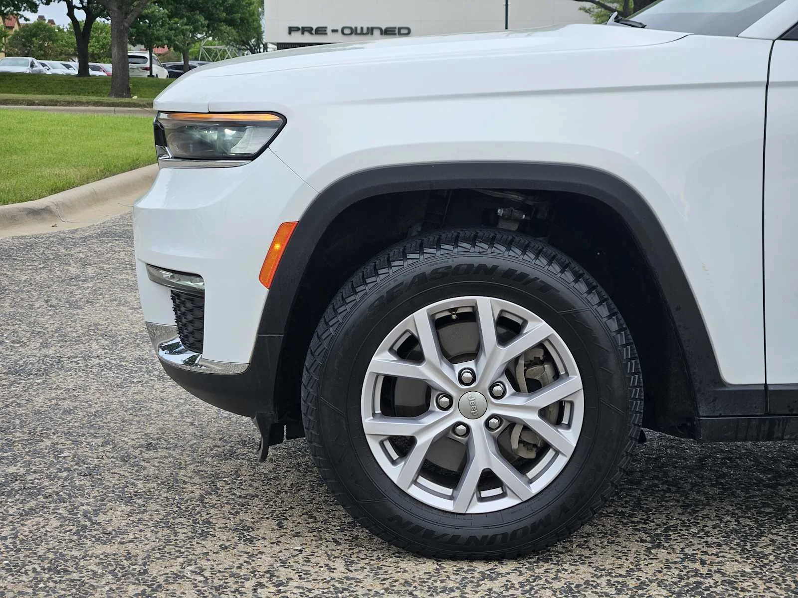 Used 2022 Bright White Clearcoat Jeep Limited image 5