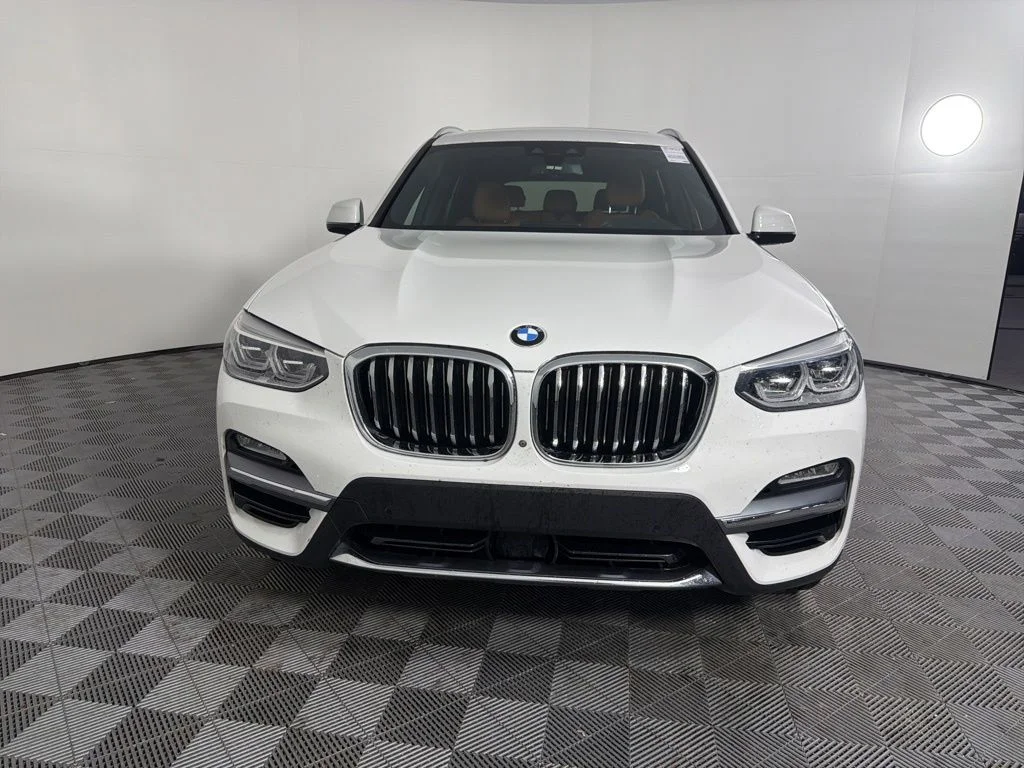 Used 2019 Alpine White BMW xDrive30i image 2