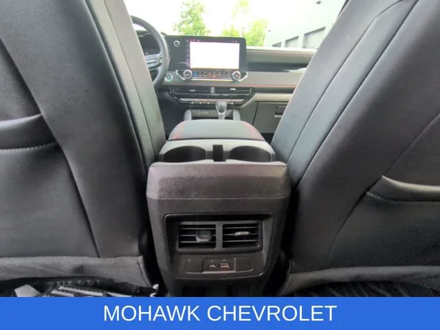 Used 2023 Black Chevrolet Z71 image 22