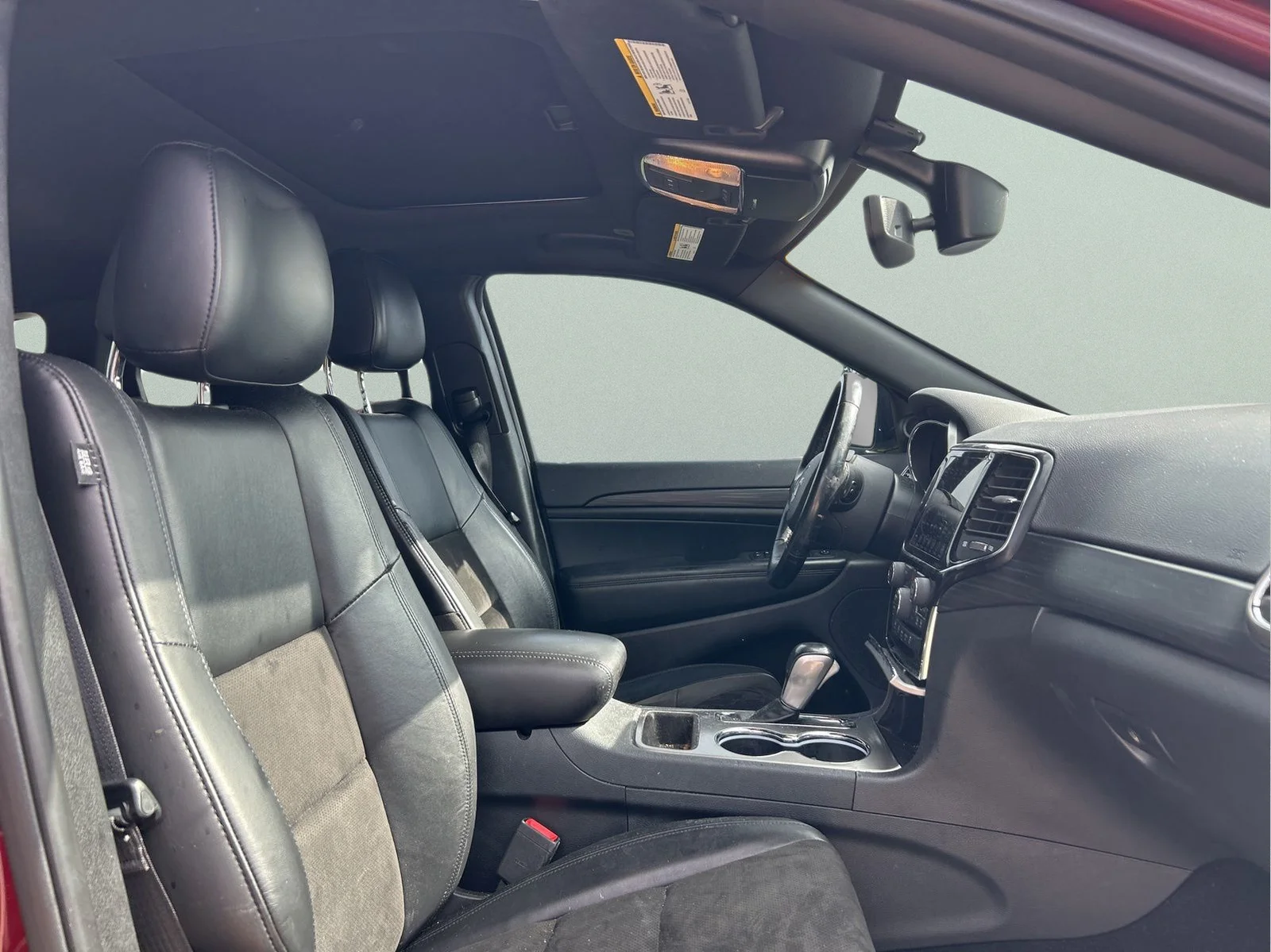 Used 2020 Velvet Jeep Altitude image 11