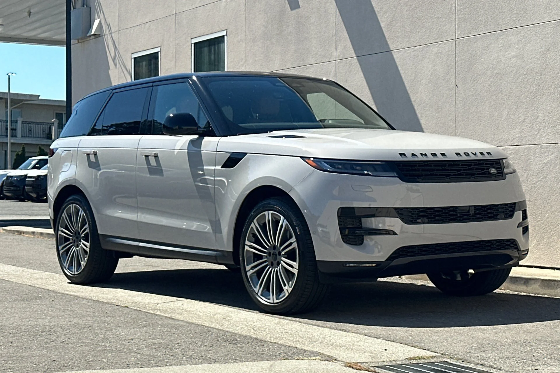 New 2026 Borasco Grey Land Rover SE image 9