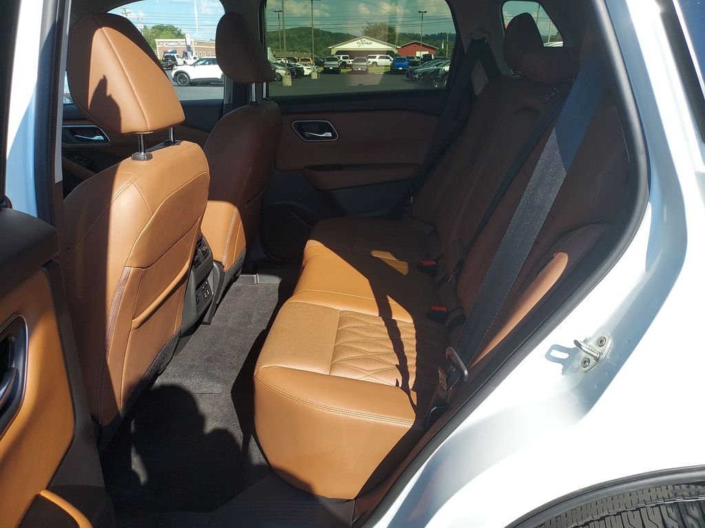 Used 2026 White Nissan Platinum image 14