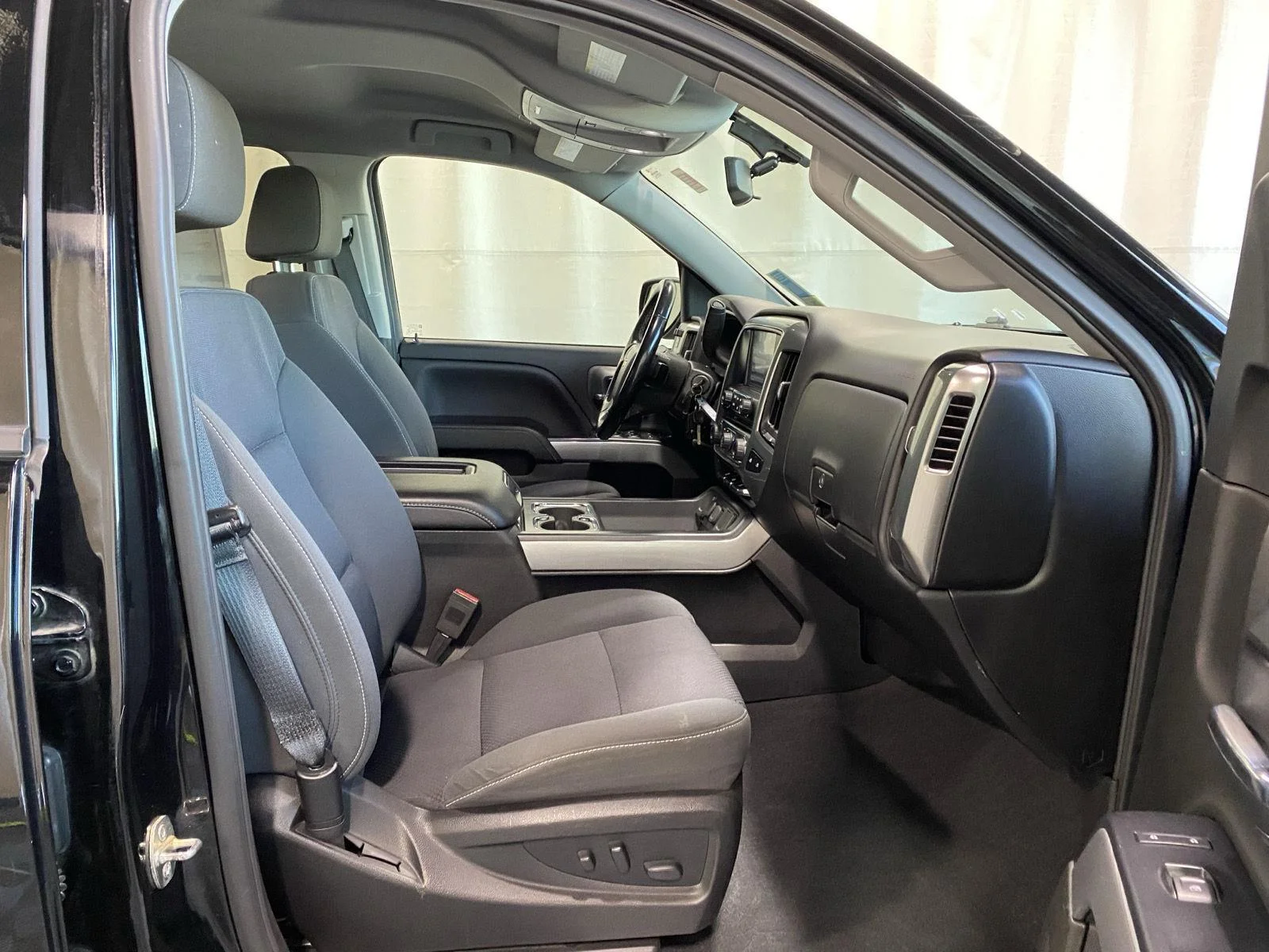 Used 2018 Black Chevrolet LT image 9