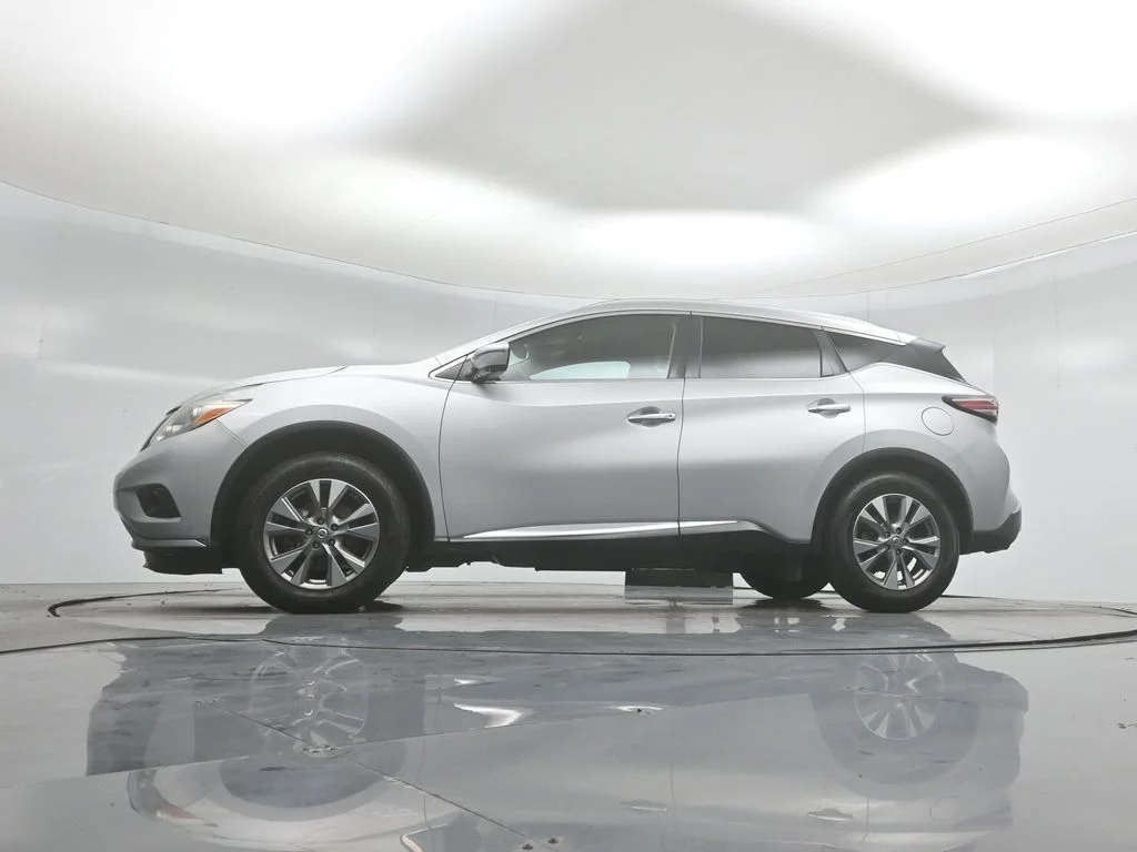 Used 2016 Silver Nissan SL image 47
