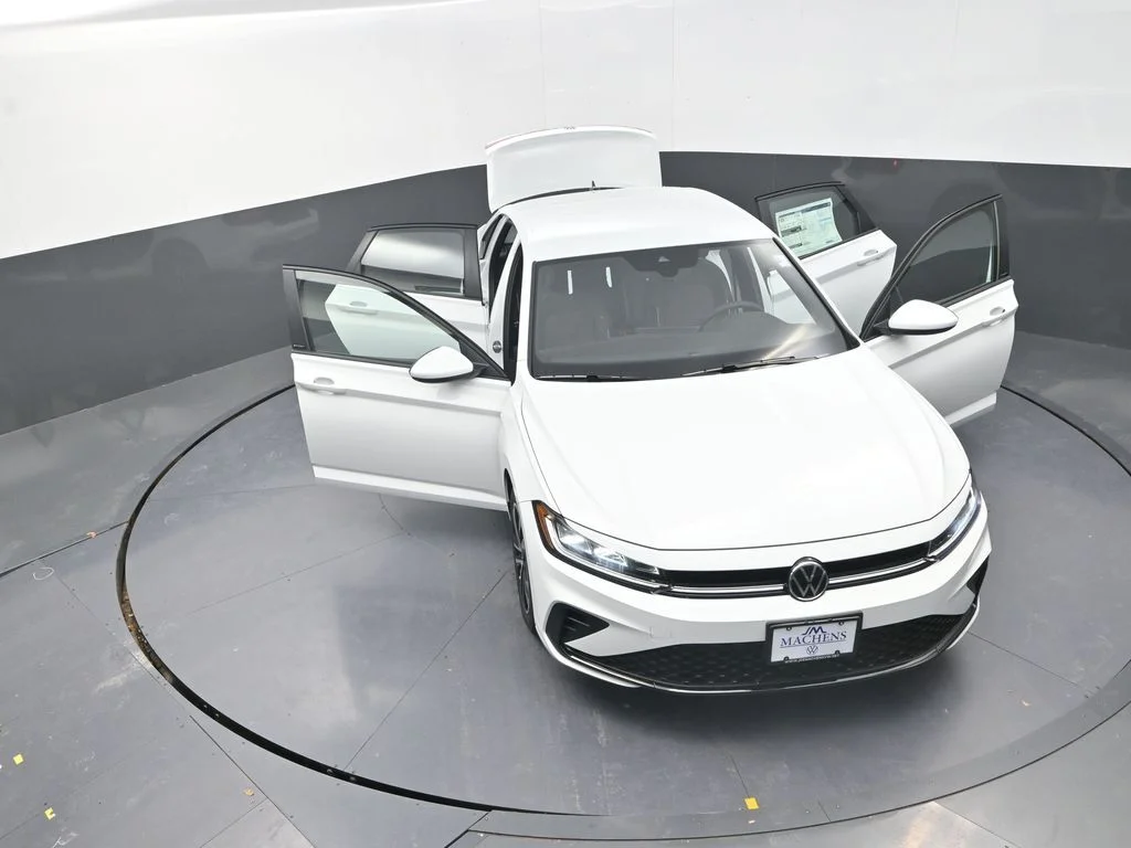 New 2026  Volkswagen 1.5T Sport image 29