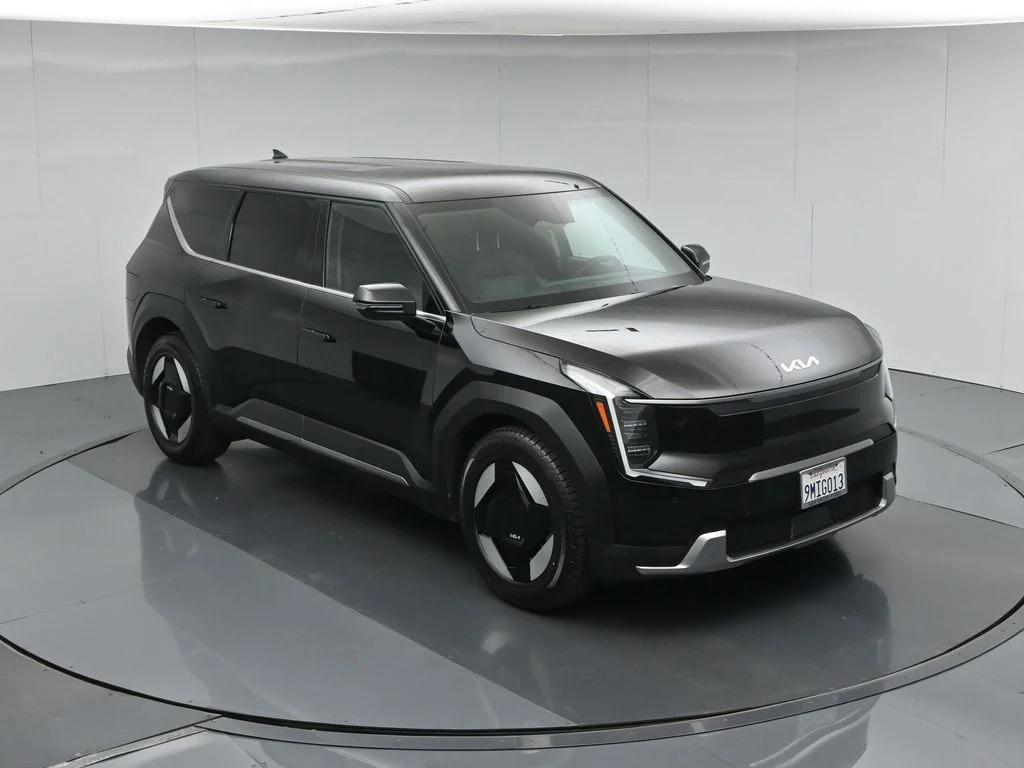 Used 2024 Black Kia Light Long Range image 43