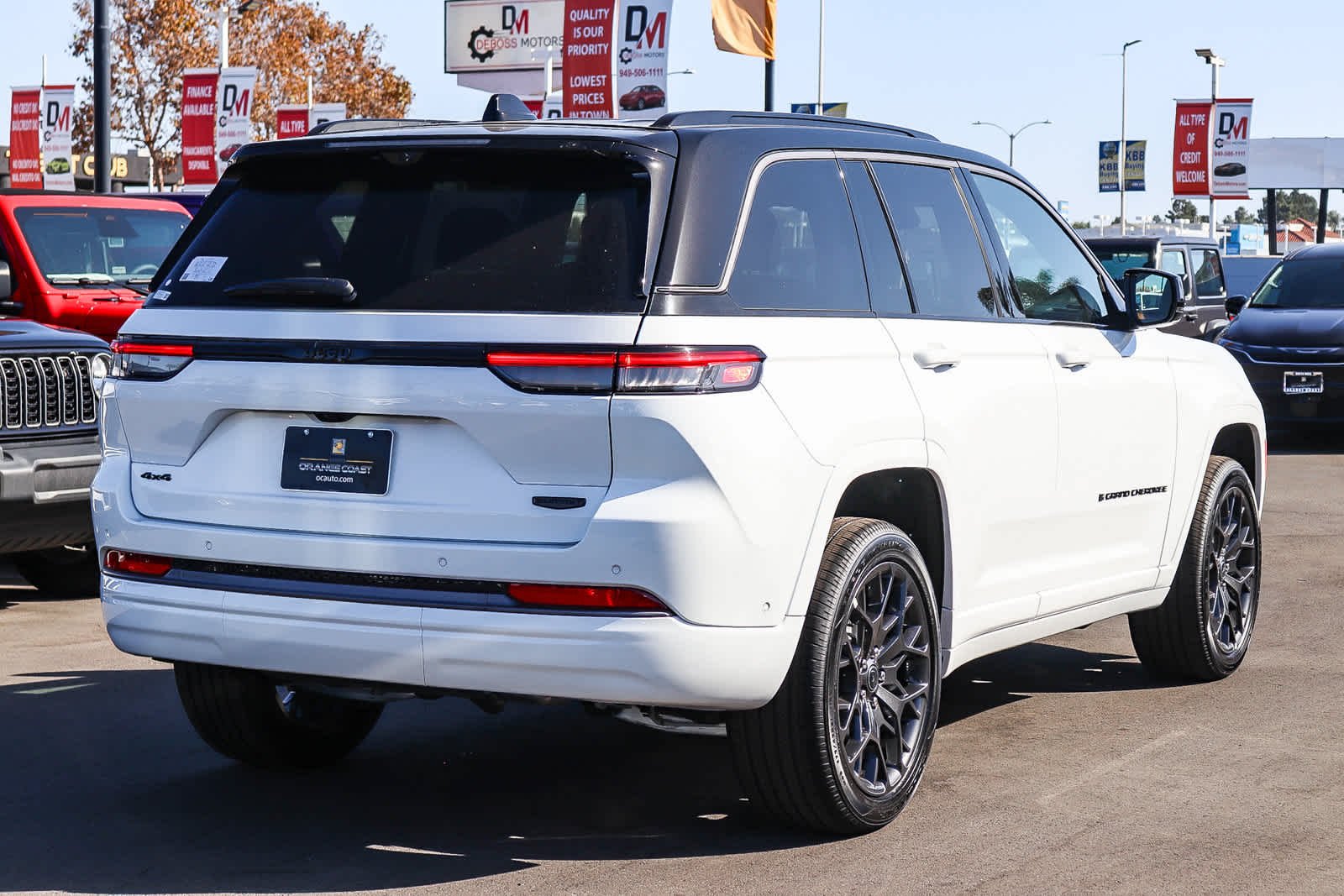 New 2027 Bright White Clear-Coat Paint Jeep Summit image 4