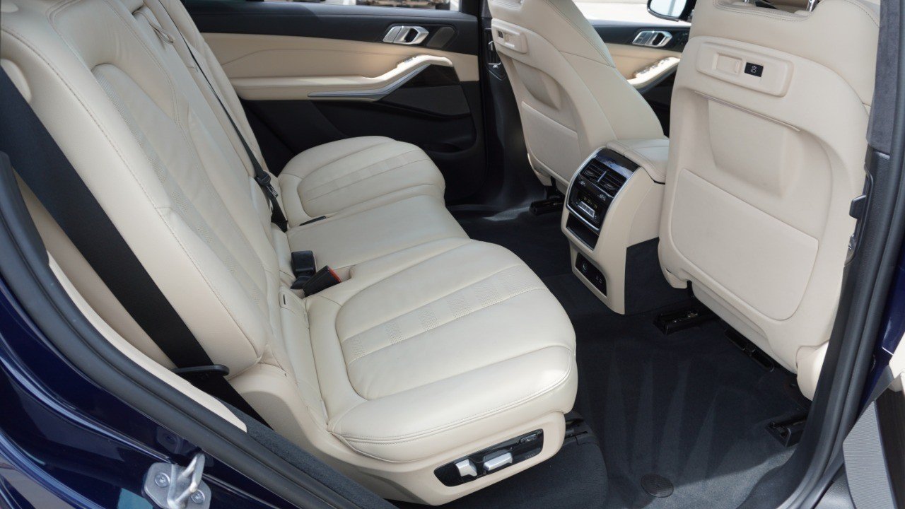 Used 2021 Blue BMW xDrive40i image 33