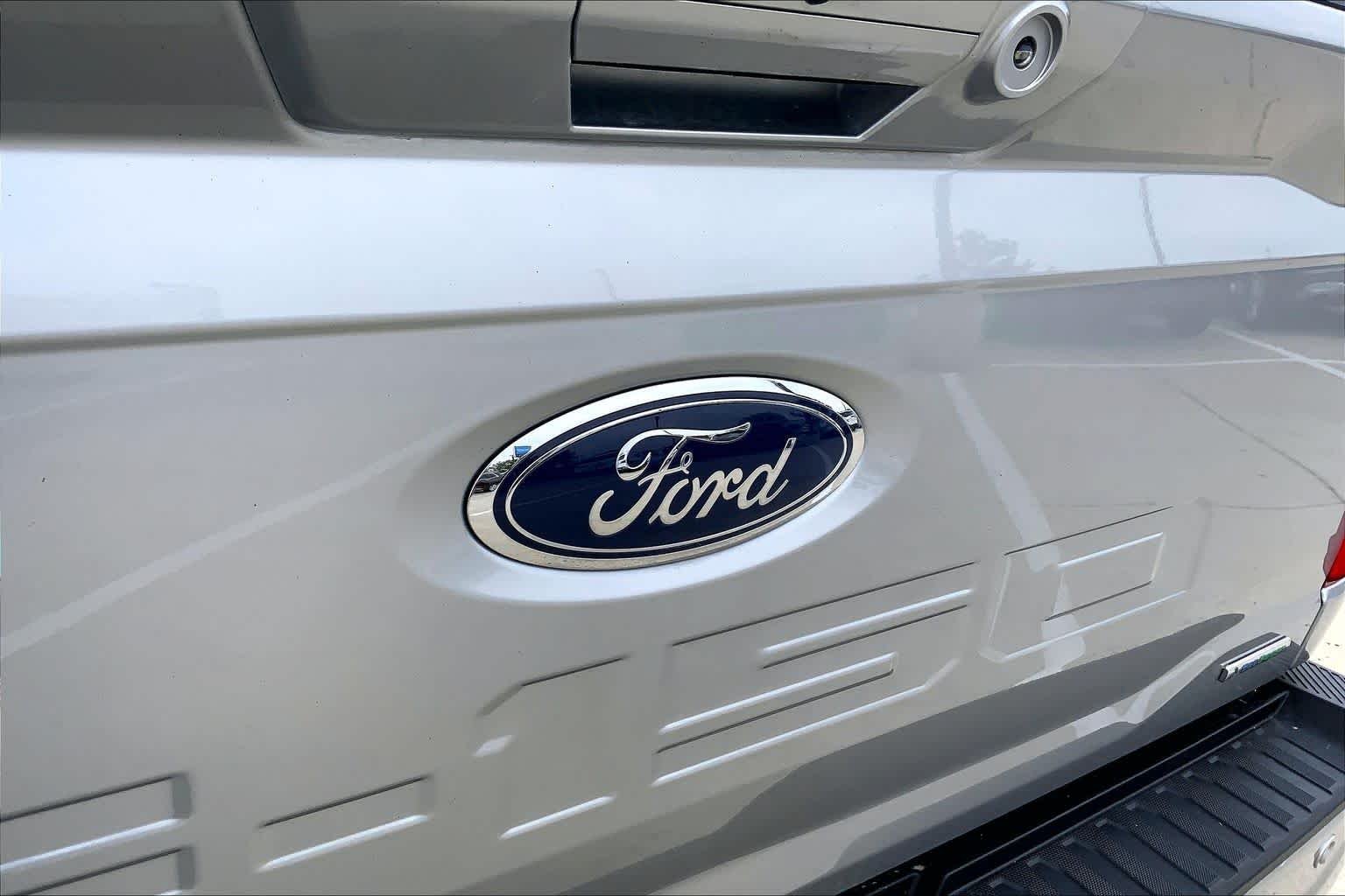 Used 2023 Iconic Silver Metallic Ford LARIAT image 30