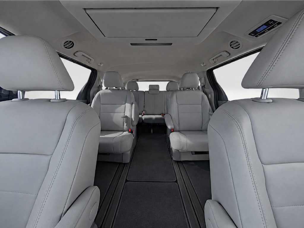Used 2020 Beige Toyota XLE Premium image 16