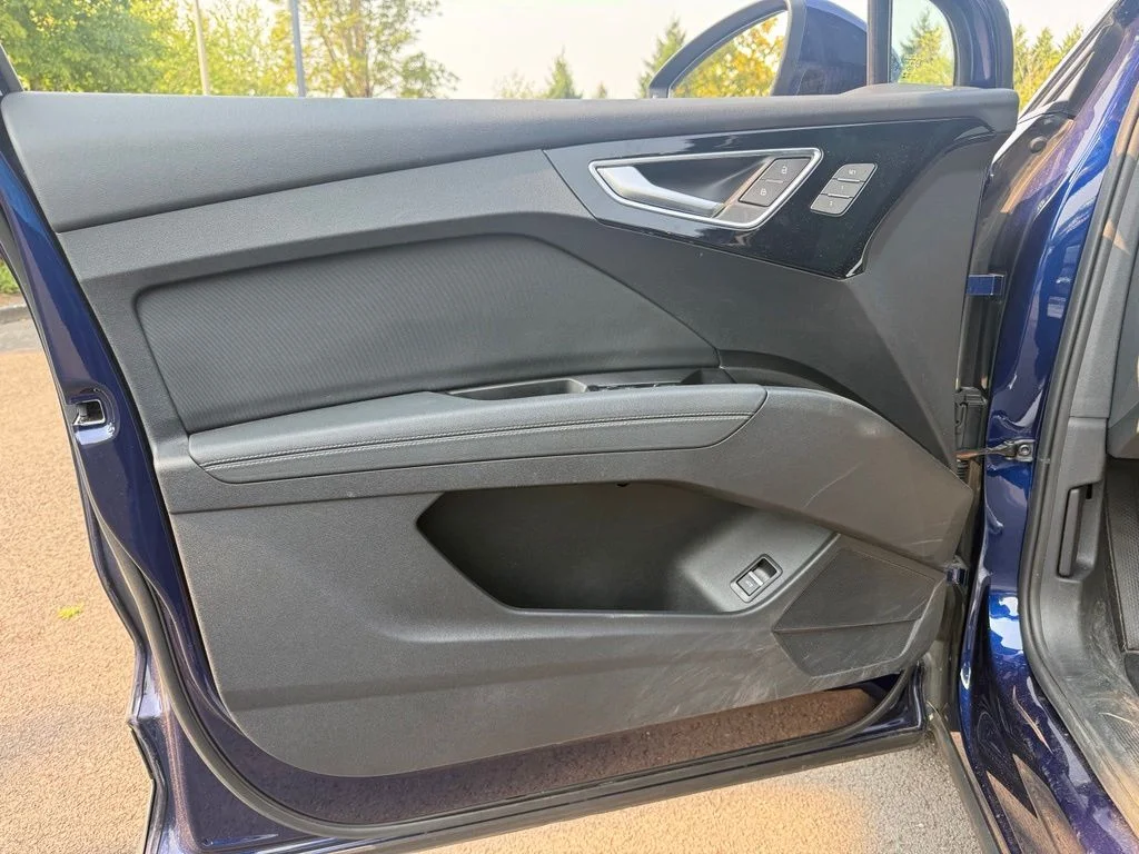 Used 2023 Navarra Blue Metallic Audi Premium image 19