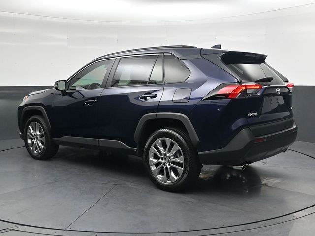 Used 2024  Toyota XLE Premium image 7