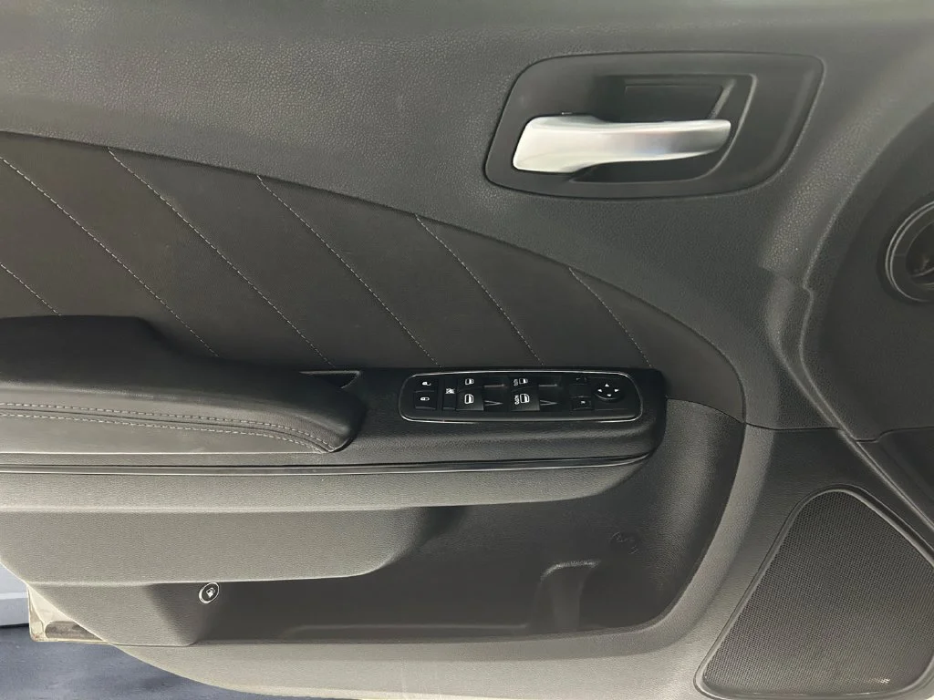 Used 2019 White Dodge SXT image 12