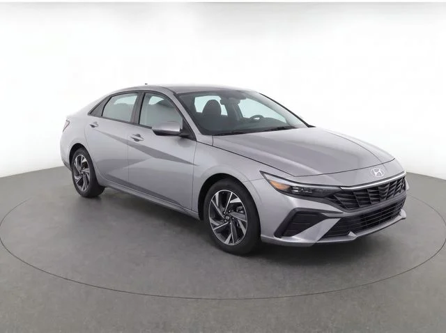 Used 2025 Silver Hyundai SEL Sport image 3
