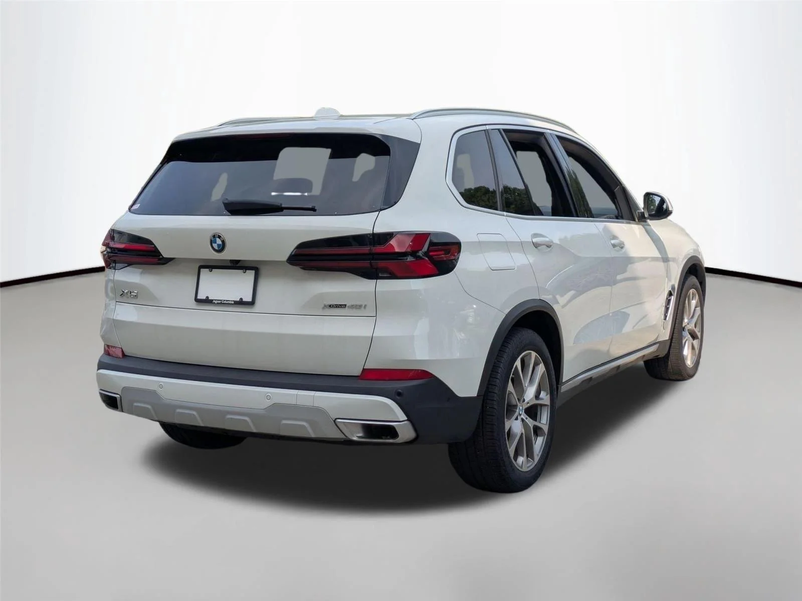 Used 2024 Alpine White BMW xDrive40i image 5