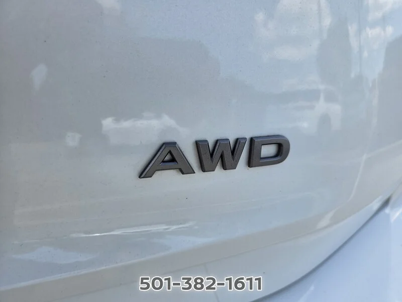Used 2025 White Pearl NISSAN AWD SV image 16