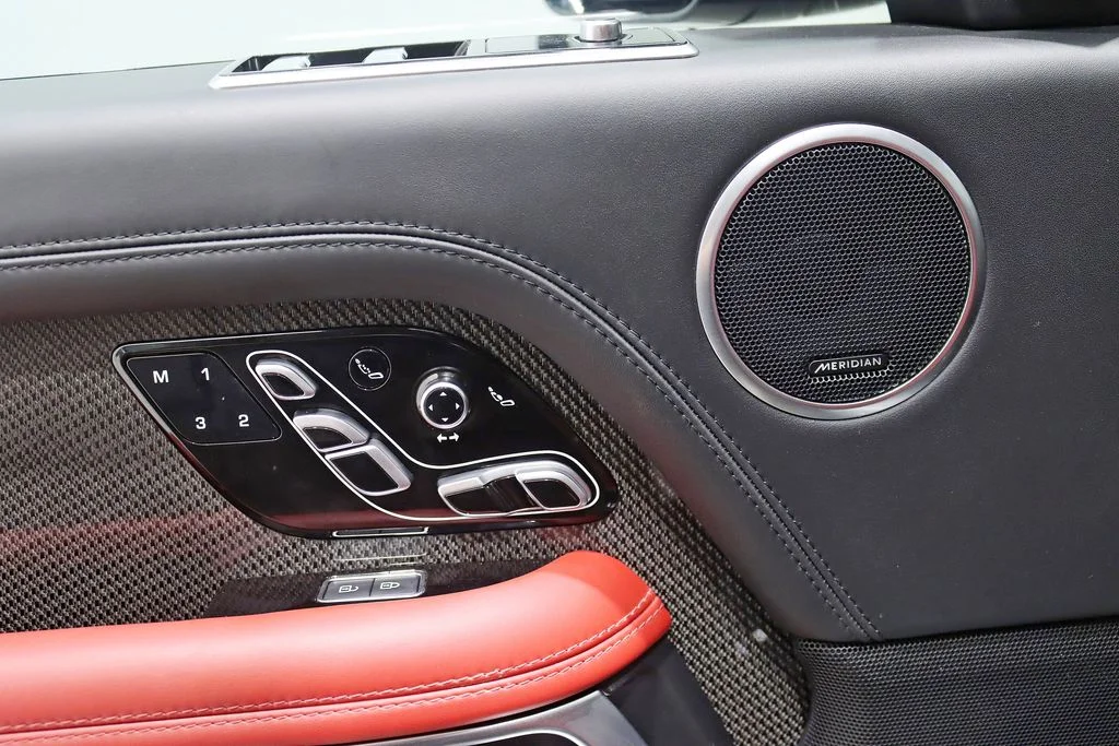 Used 2021  Land Rover SVAutobiography image 39