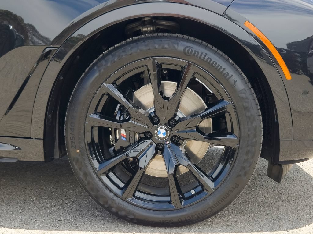 New 2027 Black Sapphire Metallic BMW M60i image 7