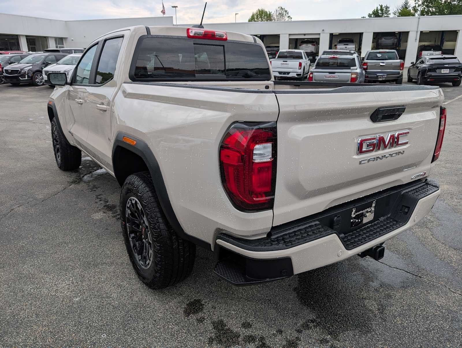 2026 GMC Canyon AT4 - Photo 9