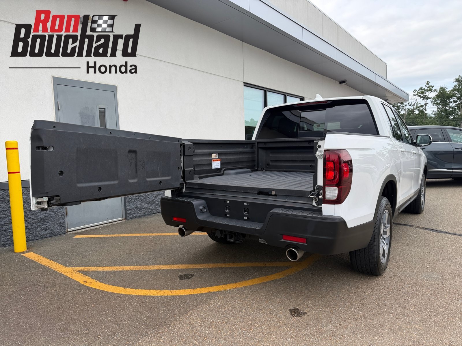 Used 2025 White Honda RTL image 38