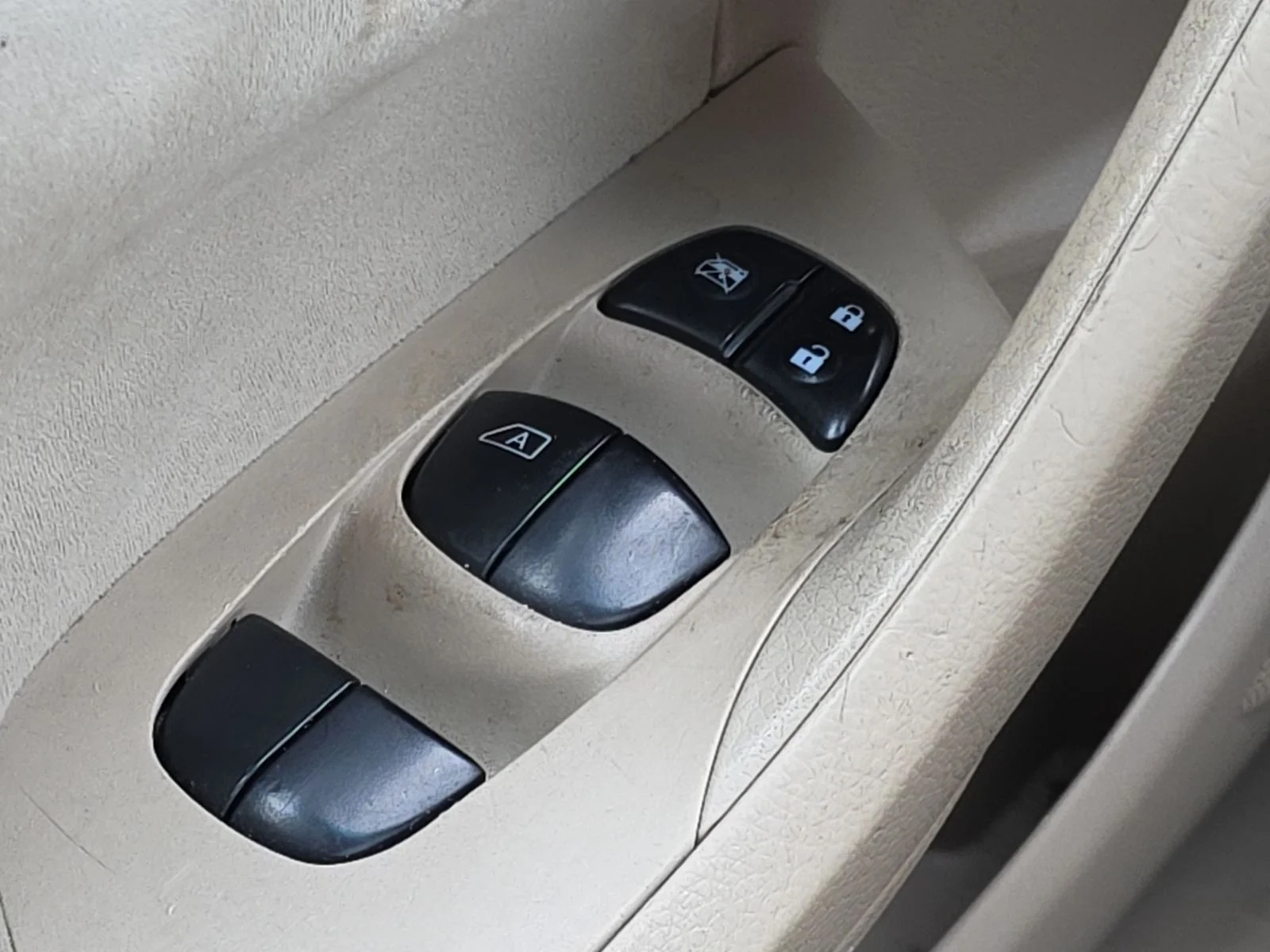 Used 2014 Brown Nissan 2.5 S image 22