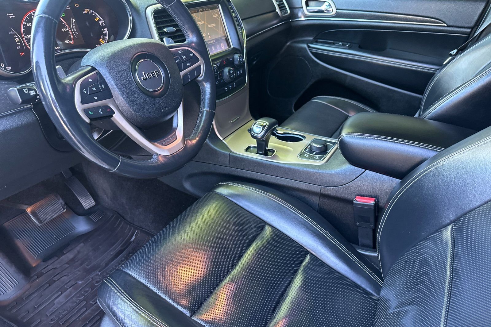 Used 2015 White Jeep Limited image 10
